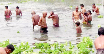 করতোয়ায় বারুণীস্নান উৎসবে মানুষের ঢল