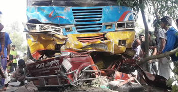 ছাগলকে সাইড দিয়ে যাত্রীসহ ইজিবাইক টেনে নিয়ে গেল বাস, সবার মৃত্যু