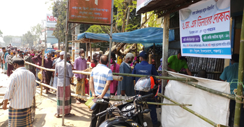 সামাজিক দূরত্বের কথা ভাবলে চাল না কিনে খালি হাতে বাড়ি যেতে হবে