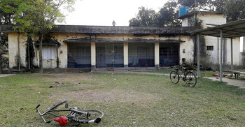 মালিকের বাড়ি দখল করলেন কেয়ারটেকার