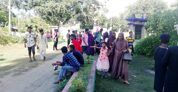 দর্শনার্থীর পদচারণায় মুখর মেহেরপুরের ডিসি ইকো পার্ক