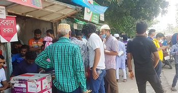 নাগরিকদের সরলতার সুযোগে পাসপোর্ট অফিসে রমরমা দালালি