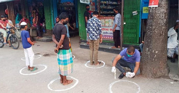 দূরত্ব বজায় রাখতে দোকানের সামনে গোল বৃত্ত