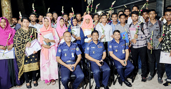 ১০০ টাকা খরচ করে পুলিশে চাকরি পেলেন ৪৩ জন