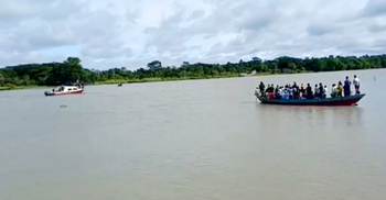 পটুয়াখালীতে সিত্রাংয়ের আঘাতে ট্রলারডুবি, শ্রমিকের মরদেহ উদ্ধার