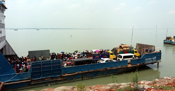 পাটুরিয়ায় যাত্রীর চাপ থাকলেও ভোগান্তি নেই