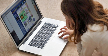 বগুড়ায় ইন্টারনেটে আসক্তি বাড়ছে শিক্ষার্থীদের