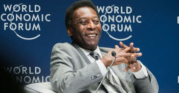 Pelé recovering in hospital after operation to remove tumour