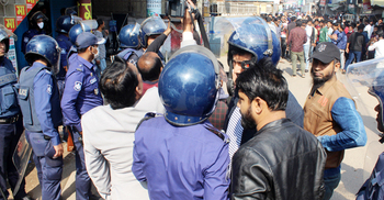 পিরোজপুরে বিএনপি-ছাত্রলীগ সংঘর্ষে আহত ২৫, আটক ১১