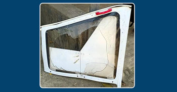 আকাশ থেকে খুলে বাড়ির ওপর পড়ল হেলিকপ্টারের দরজা