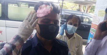 জ্বর-কাশিতে মৃত বৃদ্ধাকে দাফনে বাধা, কনস্টেবল আহত