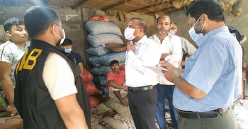 পেঁয়াজের কেজি ৮০ টাকা, ৬ ব্যবসায়ীকে জরিমানা