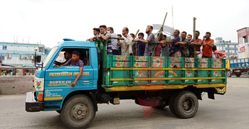 ট্রাকেও ফিরছে মানুষ