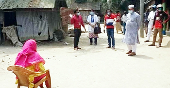 কিশোরী করোনা আক্রান্ত গুজবে এলাকায় তুলকালাম