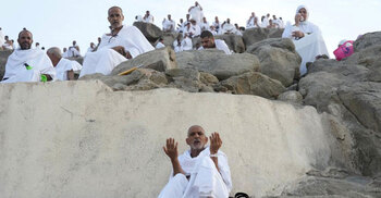 Muslim pilgrims pray at Mount Arafat as hajj reaches apex