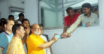 বঙ্গমাতা সেতুতে যান চলাচল শুরু, প্রথম টোল দিলেন মৎস্যমন্ত্রী