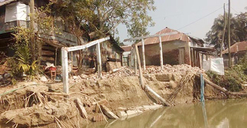 পিরোজপুরে নদীগর্ভে বিলীন স্কুল-মন্দিরসহ শতাধিক প্রতিষ্ঠান