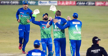 লাহোরকে হারিয়ে টানা দ্বিতীয়বার ফাইনালে মুলতান
