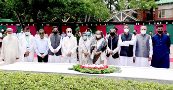 ছোটবোনকে নিয়ে বঙ্গবন্ধুর সমাধিতে প্রধানমন্ত্রীর শ্রদ্ধা