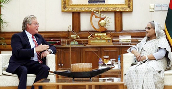 প্রধানমন্ত্রীর সঙ্গে টেড কেনেডি জুনিয়রের সৌজন্য সাক্ষাৎ