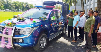 ৩৬ বছরের কর্মজীবন শেষে সুসজ্জিত গাড়িতে ফিরলেন রফিকুল