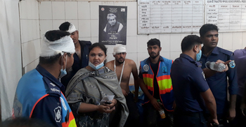 চাঁদপুরে জেলেদের হামলায় ২৫ নৌ-পুলিশ আহত