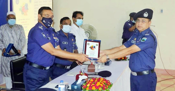 বগুড়ায় পুরস্কৃত হলেন ৪৫ পুলিশ সদস্য
