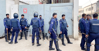 গাজীপুরে বকেয়া বেতনের দাবিতে শ্রমিক বিক্ষোভ, পুলিশের ধাওয়া