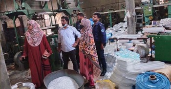 ফেনীতে ৩ লাখ টাকার পলিথিন জব্দ