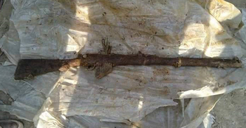 মাটির নিচে মিলল মুক্তিযুদ্ধের সময়ের বন্দুক!