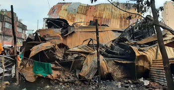 বিকট শব্দের পর দ্রুত আগুন ছড়িয়ে পড়ে কল্যাণপুরের পোড়াবস্তিতে