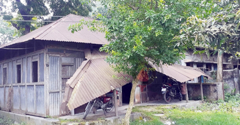 পোস্ট অফিস নয় যেন পরিত্যক্ত ঘর!