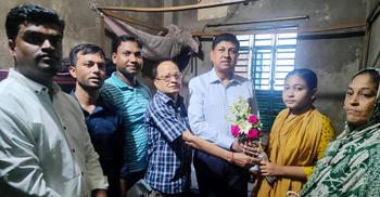 চবিতে ভর্তি হওয়া প্রতীমার পাশে উপজেলা চেয়ারম্যান