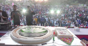 ৭৮ পাউন্ডের কেক কেটে রাষ্ট্রপতির জন্মদিন পালন