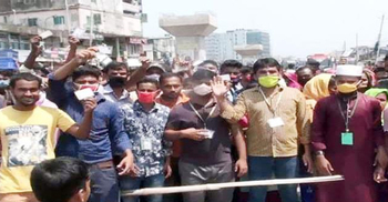 ছাঁটাইয়ের প্রতিবাদে করোনা উপেক্ষা করে মহাসড়কে শ্রমিকদের বিক্ষোভ