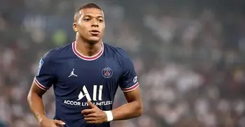 Mbappe downplays transfer talk