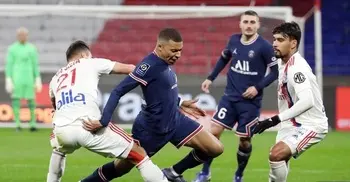 Lyon pile pressure on Pochettino with draw against PSG