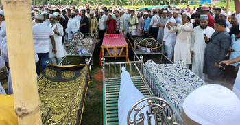এলাকায় শোকের মাতম, একসঙ্গে জানাজা শেষে দাফন