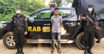 ২০ হাজার ইয়াবাসহ র‌্যাবের হাতে ধরা রোহিঙ্গা যুবক