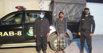 গোয়ালন্দে দেশীয় মদসহ ব্যবসায়ী আটক