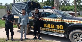 ছয় বছরের ছাত্রীকে ধর্ষণ, মাদরাসার শিক্ষিকার স্বামী গ্রেফতার