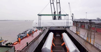 মেট্রোরেলের আরও ৮ বগি ও চার ইঞ্জিন এলো মোংলায়