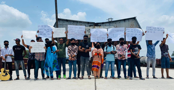 রেলের দুর্নীতির প্রতিবাদে ঈশ্বরদীতে শিক্ষার্থীদের বিক্ষোভ