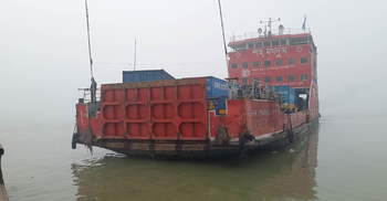 সাড়ে ৯ ঘণ্টা পর দৌলতদিয়া-পাটুরিয়ায় ফেরি চলাচল শুরু