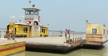 রাজবাড়ী-পাবনা রুটে ফেরি চলাচল বন্ধ