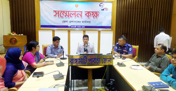 পাহাড়ের ঝুঁকিপূর্ণ এলাকার বাসিন্দাদের সরে যাওয়ার নির্দেশ