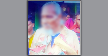 শিশু ধর্ষণের অভিযোগে বৃদ্ধের গলায় জুতার মালা