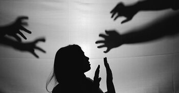 গুপ্তধন উদ্ধারের ফাঁদ পেতে তরুণীকে গণধর্ষণ