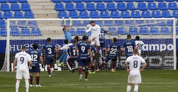 Varane acts as Ramos, saves Real