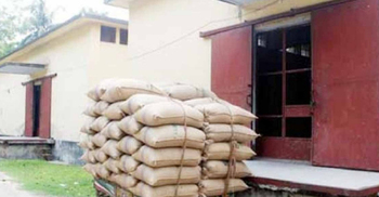 পচা চাল নিয়ে বিপাকে গুদাম পরিদর্শক